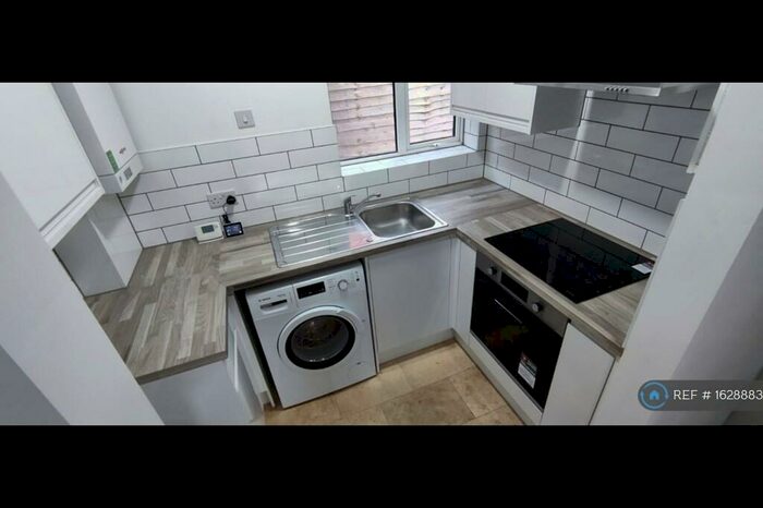 1 Bedroom Flat To Rent In Cromwell Road, Camberley, GU15