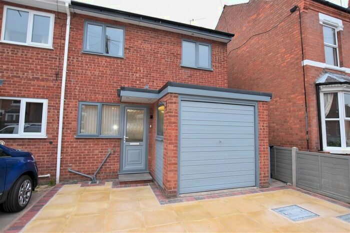 3 Bedroom Property To Rent In Middle Road, Worcester WR2
