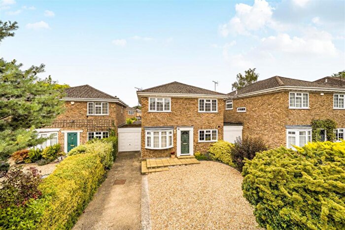 4 Bedroom Link Detached House For Sale In McCarthy Way, Finchampstead, Berkshire, RG40