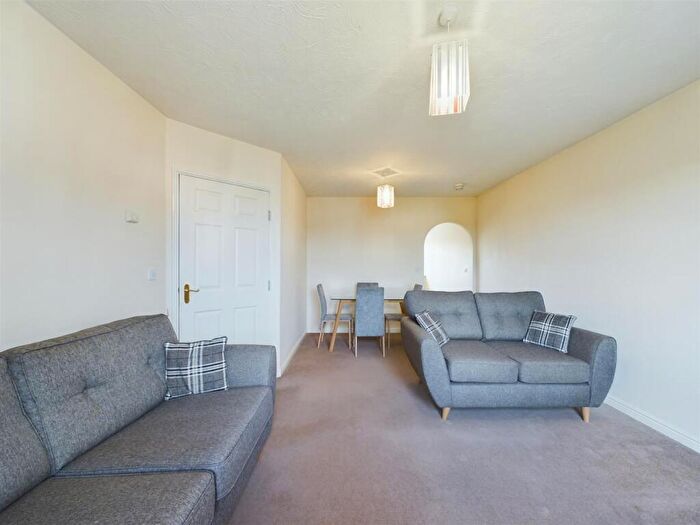 2 Bedroom Flat To Rent In Wharf Lane Solihull, B91