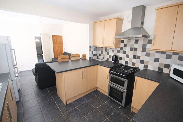 6 Bedroom House Of Multiple Occupation To Rent In Kimbolton Avenue, Nottingham, NG7