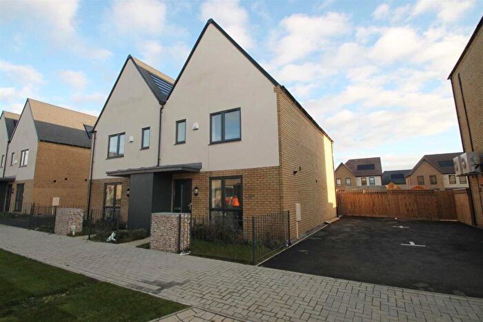 3 Bedroom Semi-Detached House To Rent In Bronte Avenue, Tattenhoe Park, MK4