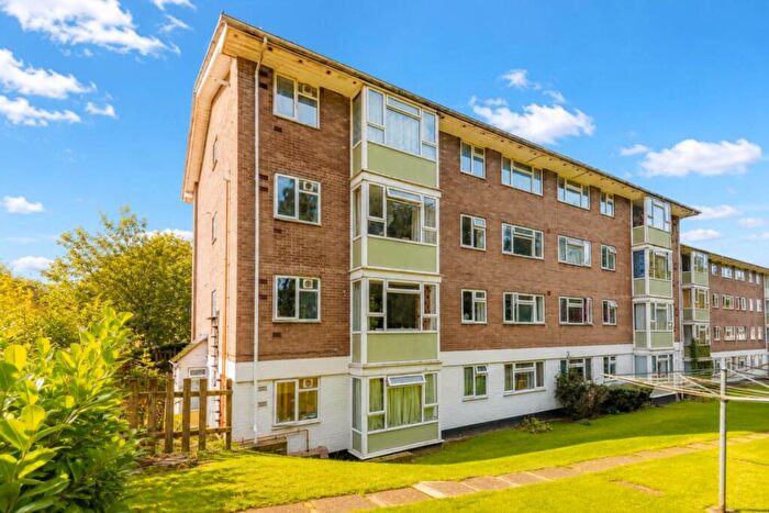 2 Bedroom Apartment For Sale In Southfield Park, OX4