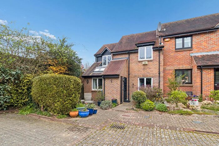 2 Bedroom House For Sale In Thornhill Close, Amersham, HP7