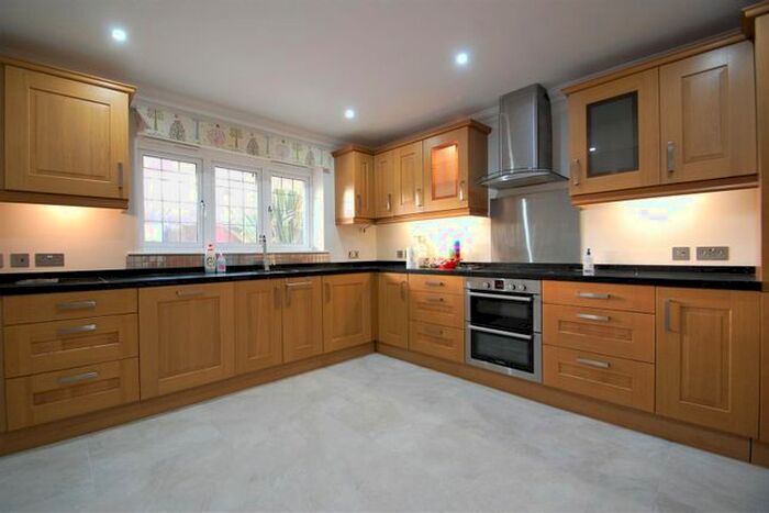 5 Bedroom Detached House To Rent In Winchester Road, Stroud, Petersfield, GU32