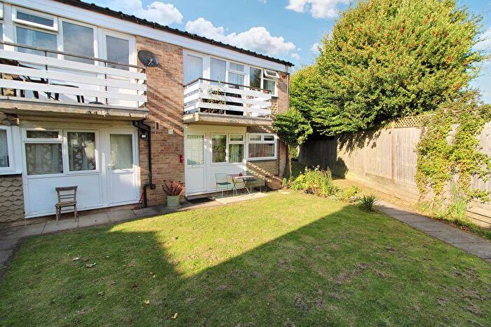 1 Bedroom Flat For Sale In Turners Place, Holmer Green, HP15