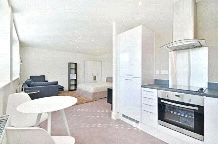Apartment To Rent In Blackburn Road, West Hampstead, London, NW6