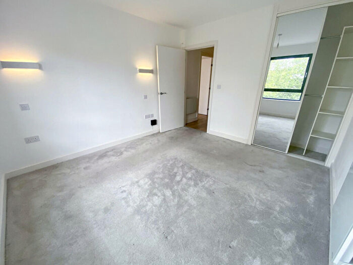 1 Bedroom Apartment For Sale In Royal Crescent Road, Southampton, SO14