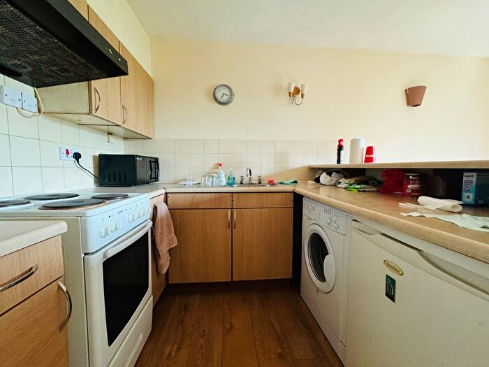2 Bedroom Flat To Rent In Ford Road, Dagenham, RM10