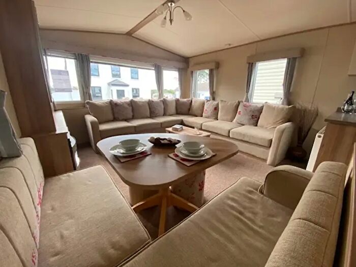 3 Bedroom Mobile/park Home For Sale In New Hedges, Tenby, SA70
