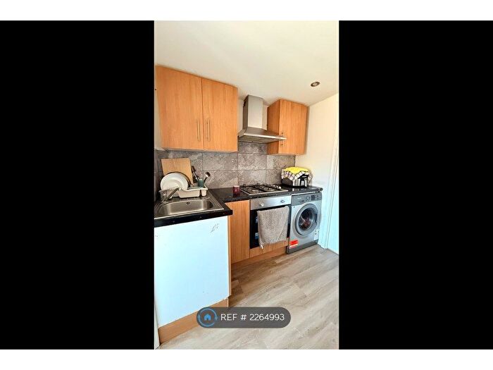 Studio To Rent In Beavers Lane, Hounslow, TW4