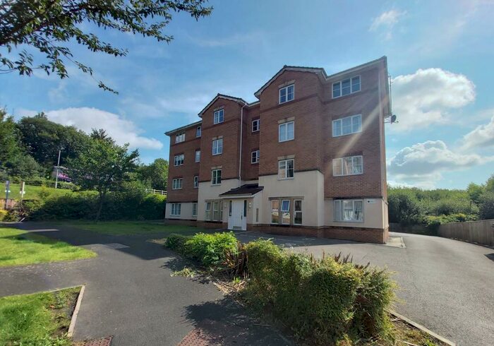 3 Bedroom Apartment To Rent In Porterfield Drive, Tyldesley, M29