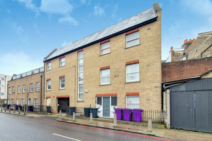 2 Bedroom Flat To Rent In Bow Common Lane, E3