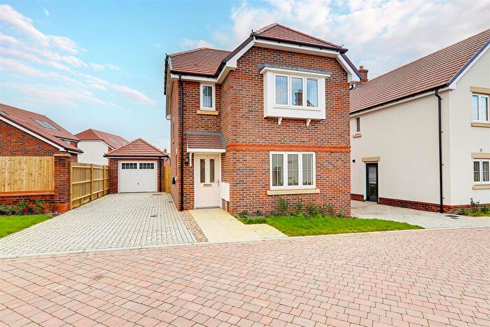 3 Bedroom Detached House For Sale In West Street, Sompting, BN15
