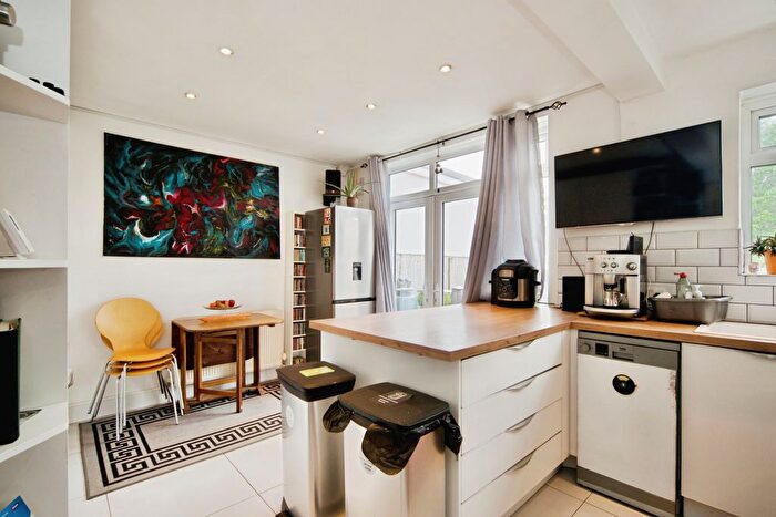 3 Bedroom End Terrace House For Sale In Laurel Avenue, Potters Bar, EN6