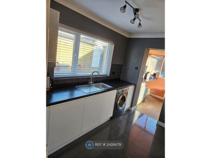 2 Bedroom Bungalow To Rent In Rockingham Road, Kettering, NN16