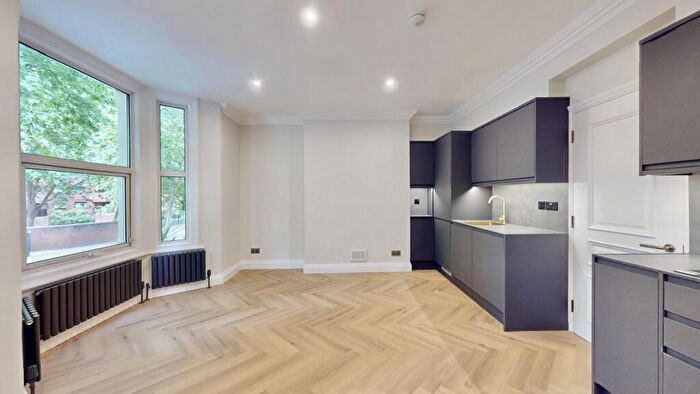 1 Bedroom Flat To Rent In Cremorne Road, London, SW10