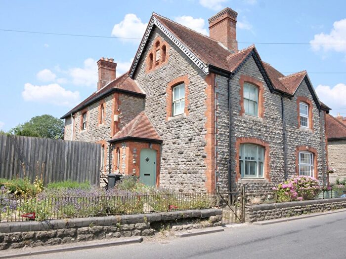 3 Bedroom Semi-Detached House For Sale In Sunnyside, Henstridge, BA8