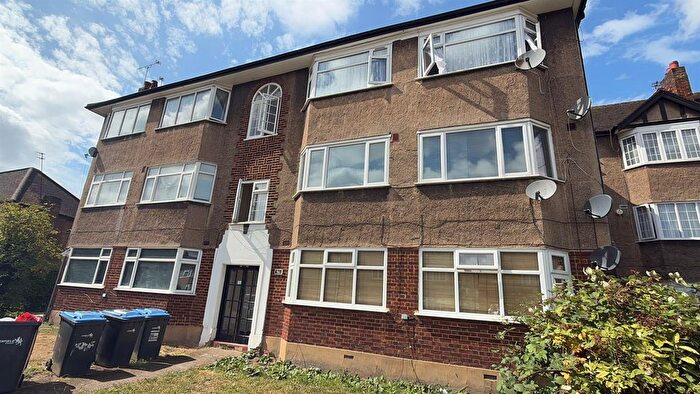 2 Bedroom Flat To Rent In Beresford Gardens, Enfield, EN1
