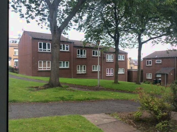 1 Bedroom Flat To Rent In Rosemount Walk, Keighley, West Yorkshire, BD21