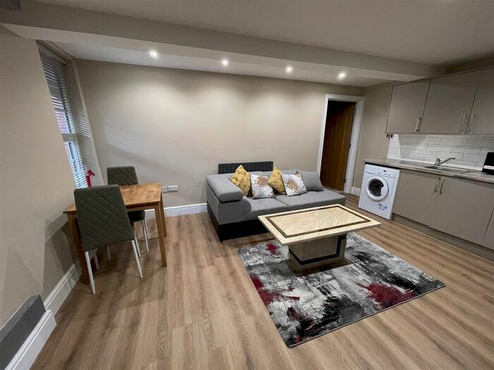 2 Bedroom Flat To Rent In The Rock, Tettenhall, Wolverhampton, WV6