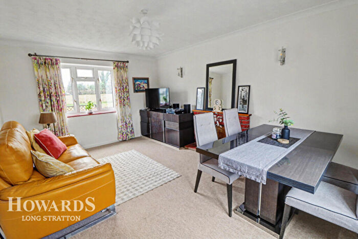 3 Bedroom Semi Detached House For Sale In Julians Way, Pulham Market, IP21