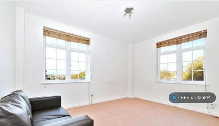 Studio To Rent In Langford Court, London, NW8