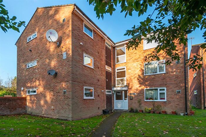1 Bedroom Flat For Sale In Aurum Close, Horley, RH6
