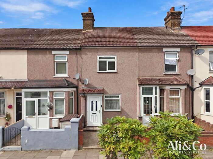 3 Bedroom Terraced House For Sale In Kent Road, Grays, RM17