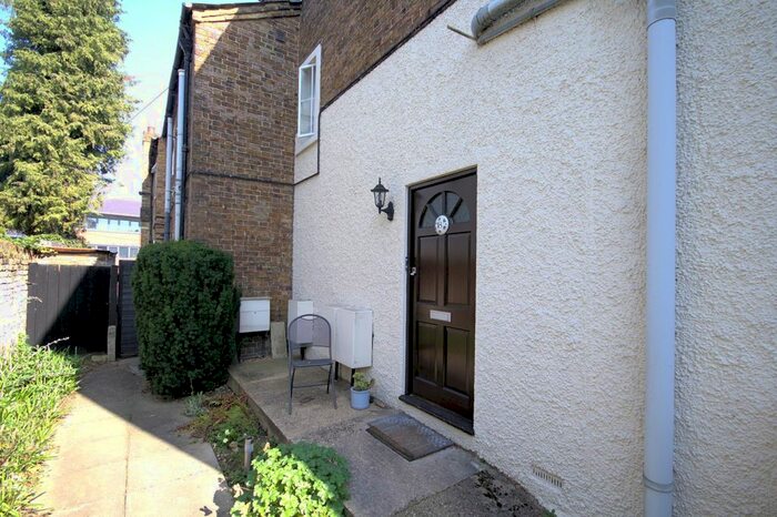 1 Bedroom Flat To Rent In Castle Hill, Maidenhead, SL6