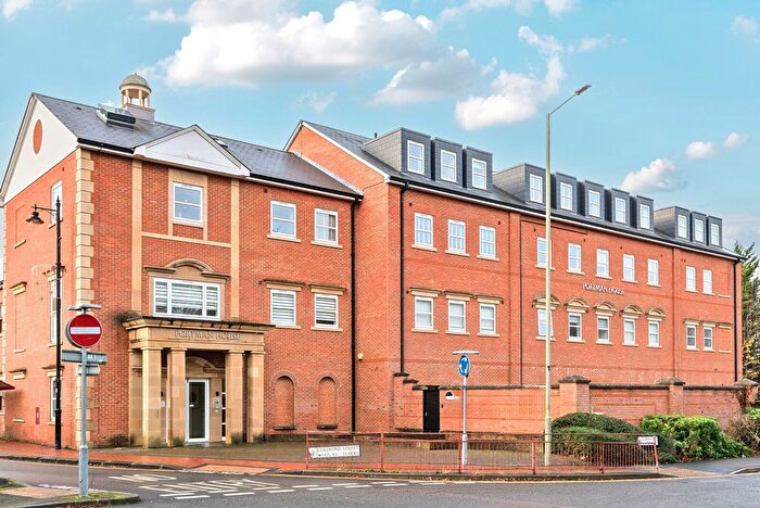 2 Bedroom Flat To Rent In Guildford Street, Chertsey, Surrey, KT16