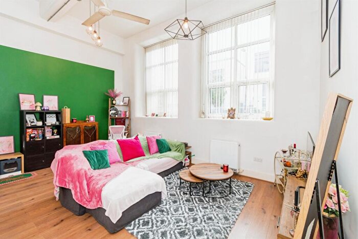 1 Bedroom Flat For Sale In Andersons Road, Southampton, SO14