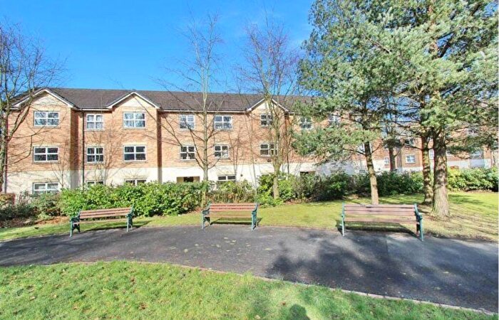 3 Bedroom Duplex To Rent In Hampstead Drive, M45