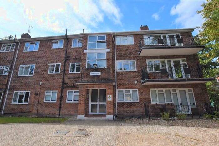 2 Bedroom Flat To Rent In Wisdom Court, RG30