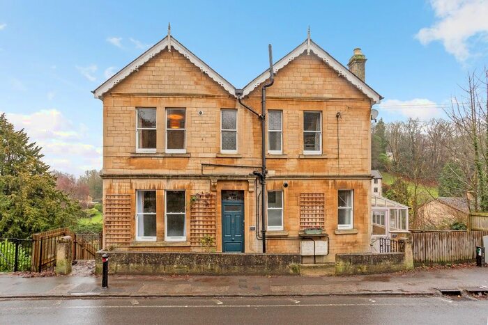 3 Bedroom Flat To Rent In Entry Hill, Bath, BA2