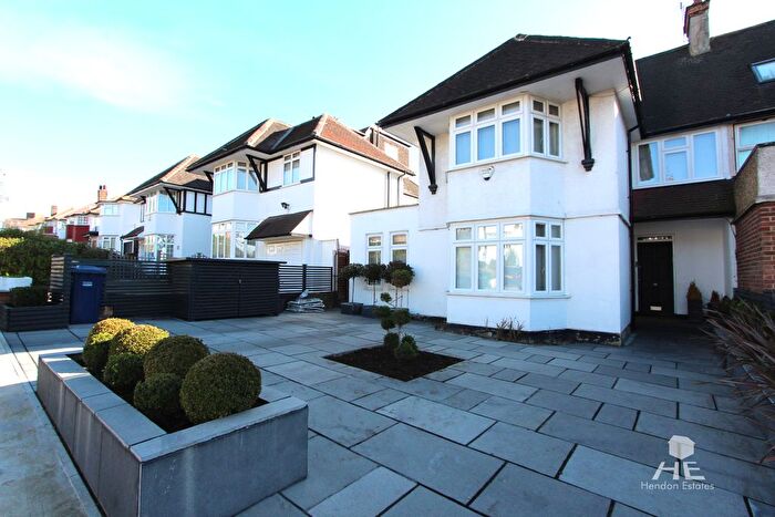 Studio To Rent In Ridge Hill, London, NW11