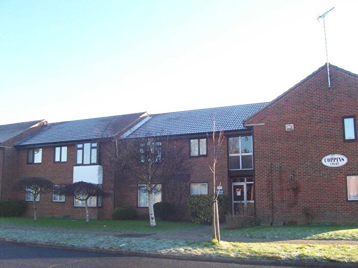 2 Bedroom Flat To Rent In Coppins Court, Felpham, PO22