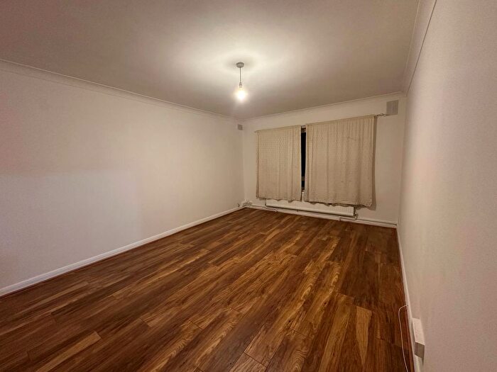 2 Bedroom Flat To Rent In Bond Road, Tolworth, KT6
