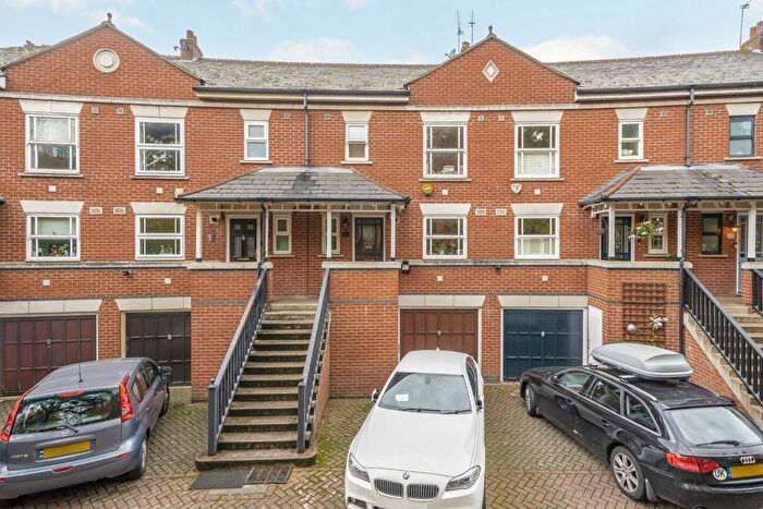 4 Bedroom Property For Sale In Massingberd Way, Tooting, SW17