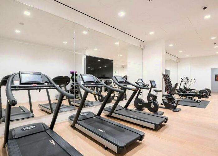 2 Bedroom Flat To Rent In Buckingham Palace Road, London, SW1W
