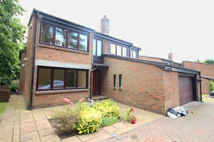 5 Bedroom Property To Rent In Hartsbourne Close, Bushey Heath, Bushey, WD23