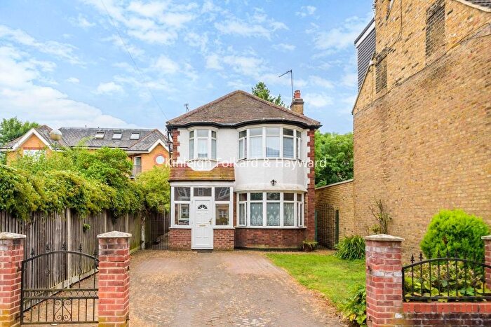3 Bedroom Detached House For Sale In Chelmsford Road, Southgate, London, N14