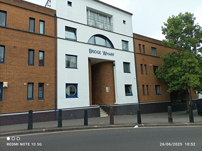 3 Bedroom Flat To Rent In Bridge Wharf, Caledonian Road, London, N1