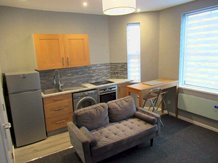 3 Bedroom Flat To Rent In A Pershore Road, B29
