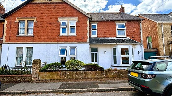 4 Bedroom Semi-Detached House To Rent In Woodstock Road, Taunton, TA1