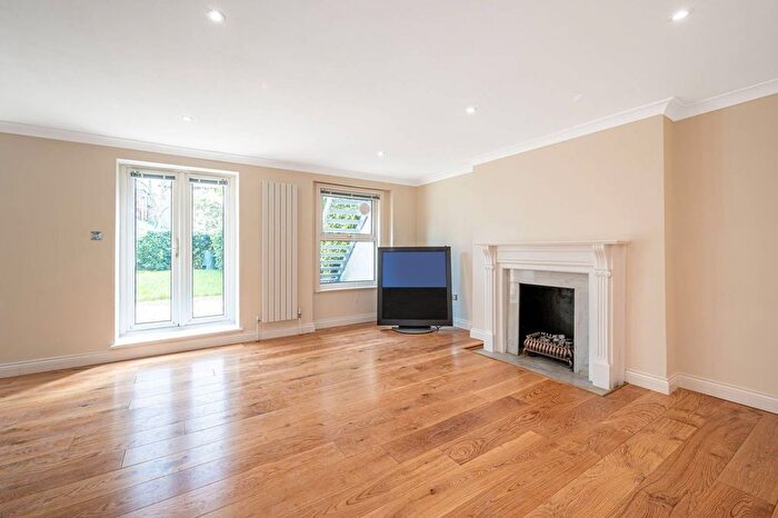 3 Bedroom Flat To Rent In Buckland Crescent, Swiss Cottage, London, NW3