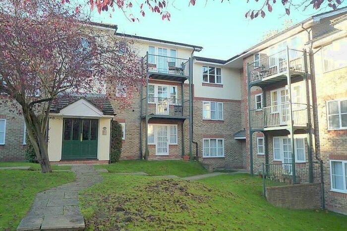 1 Bedroom Property To Rent In Alexandra Park, HP11