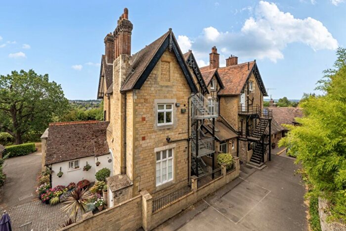 3 Bedroom Flat To Rent In Raglan Road Reigate, RH2