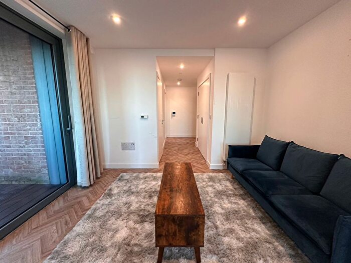 1 Bedroom Flat To Rent In Gillender Street, London, E3