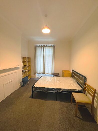 4 Bedroom Flat To Rent In Malvern Road, London, NW6